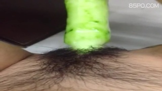 援交妹為了找生意,只好拍自慰影片吸引客人了,話說那是黃瓜吧... 援交妹為了找生意,只好拍自慰影片吸引客人了,話說那是黃瓜吧...