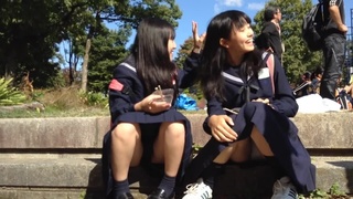 日本學生妹裙底走光偷拍 看這制服應該才國中.. 日本學生妹裙底走光偷拍 看這制服應該才國中..