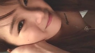 鵝蛋臉美女認真地服務著我的小弟 鵝蛋臉美女認真地服務著我的小弟