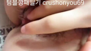 “꽁치이"님 제보♡오랜만에 연락와"박아주세요” 암요 박아줄수있죠 ㅋㅋ 그것도 시원하게 말야 좌삼삼 우삼삼 ~ 깊숙히 직진삼삼 그리고 뒷치 기 자세로 돌려서 미친 펌핑 이후 ^^ 머리채를 잡고 다시 한번 폭풍 떡 ~ 그리고 니년이 올라 타서 오빠에 좆방망이를 조개로 꽉 물고 위아래 위위아래 위아래 위위아래 ㅋㅋ “꽁치이"님은 보털만 좀 정리하거나 아님 왁싱해서 빽보로 관리하면 더 예쁜 쎅보지가 될꺼 같은데! 어때?? 촉촉한 조개가… 45도로 활짝