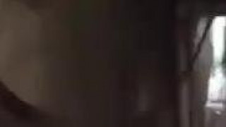 [自拍露臉]女友搖的好用力！還好男友抱住她～都快坐斷了（有影）