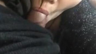 超騷的女友心情特別好一上車就開始舔 超騷的女友心情特別好一上車就開始舔