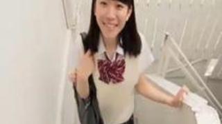 シャンプーの香りがしてきそうな清潔感のある女子校生のパンチラIVw シャンプーの香りがしてきそうな清潔感のある女子校生のパンチラIVw