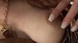 豪華で角質な廣田さくらは、彼女のおっぱいと猫で遊んでいます 豪華で角質な廣田さくらは、彼女のおっぱいと猫で遊んでいます