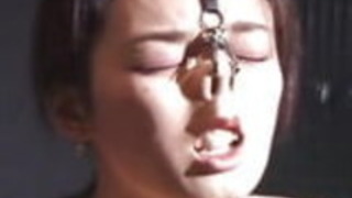 奇妙なJAV BDSM縛られた紐と鼻のフック 奇妙なJAV BDSM縛られた紐と鼻のフック