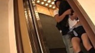 東洋の法的年齢の十代の若者は雄鶏の味を愛する 東洋の法的年齢の十代の若者は雄鶏の味を愛する