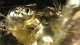 金色のボディーペイント 金色のボディーペイント