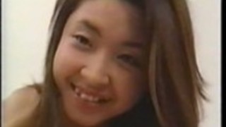 アジアのふしだらな女は、ハードそれらを動作する2つのコックであります アジアのふしだらな女は、ハードそれらを動作する2つのコックであります