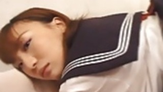かわいい日本の女性は、その毛むくじゃらの女は、彼女の男に犯さ かわいい日本の女性は、その毛むくじゃらの女は、彼女の男に犯さ