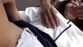 千春Okunaはなめ女に指を取得します 千春Okunaはなめ女に指を取得します