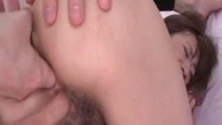 クローズアップで2精液読み込まディックスを食べて裸のアジアの雌犬 クローズアップで2精液読み込まディックスを食べて裸のアジアの雌犬