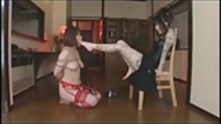 アジアのレズビアンのスレーブ崇拝足 アジアのレズビアンのスレーブ崇拝足