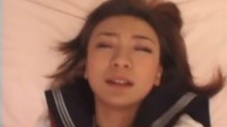 学校の制服を着た小柄な少女JAPハードと深いコックを取って 学校の制服を着た小柄な少女JAPハードと深いコックを取って