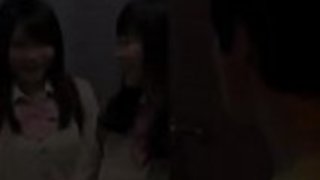 [Jap]私の妹と彼女の友人は突然私の部屋にいました!!私の妹の友人は私の部屋の隠れたエロチカを発見し、孤独を感じました。私たちが眠ったとき、彼女はポルノを見ていた... 2 - JPorn.se