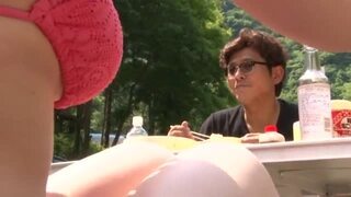 「声が…バレちゃぅ…」サークル仲間にバレないように声殺し青姦パコ