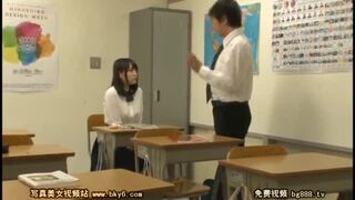 淫乱JKに教室で痴女られて逆らえるはずもなくパイ射展開! 淫乱JKに教室で痴女られて逆らえるはずもなくパイ射展開!